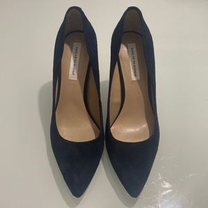 Saks Fifth Avenue Navy Blue Heels. Worn once.
